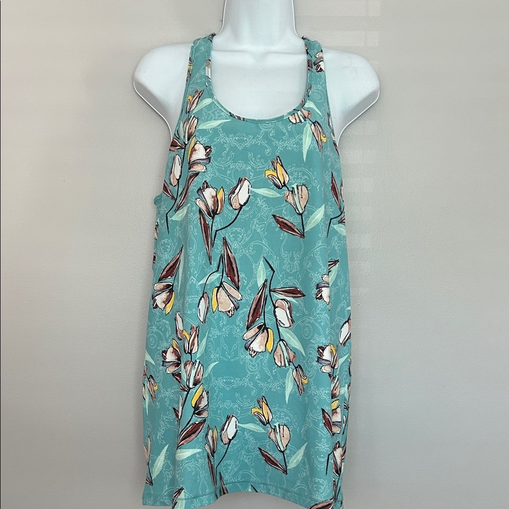 Calla Fitted Move Tank Garden Gate NWT